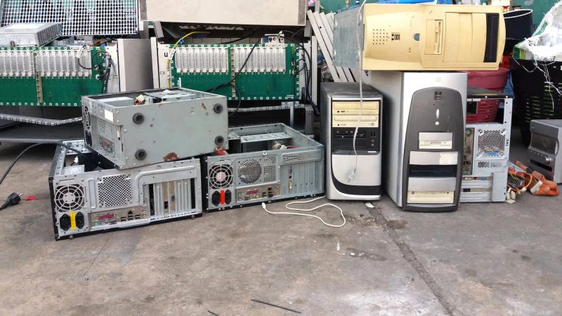 dumpster divingimage recQq84OPXb9Go3kg 1